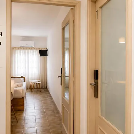 Πανσιόν Rooms4you 2 In Historic Center Of
